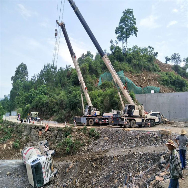 麻章汽车掉沟里叫吊车救援要多少钱